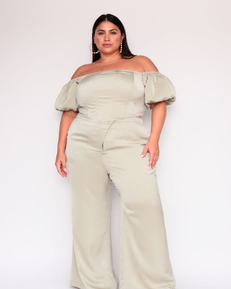 Front of a model wearing a size 0 Alaia Pant in Light Sage by GIA/irl. | dia_product_style_image_id:273769